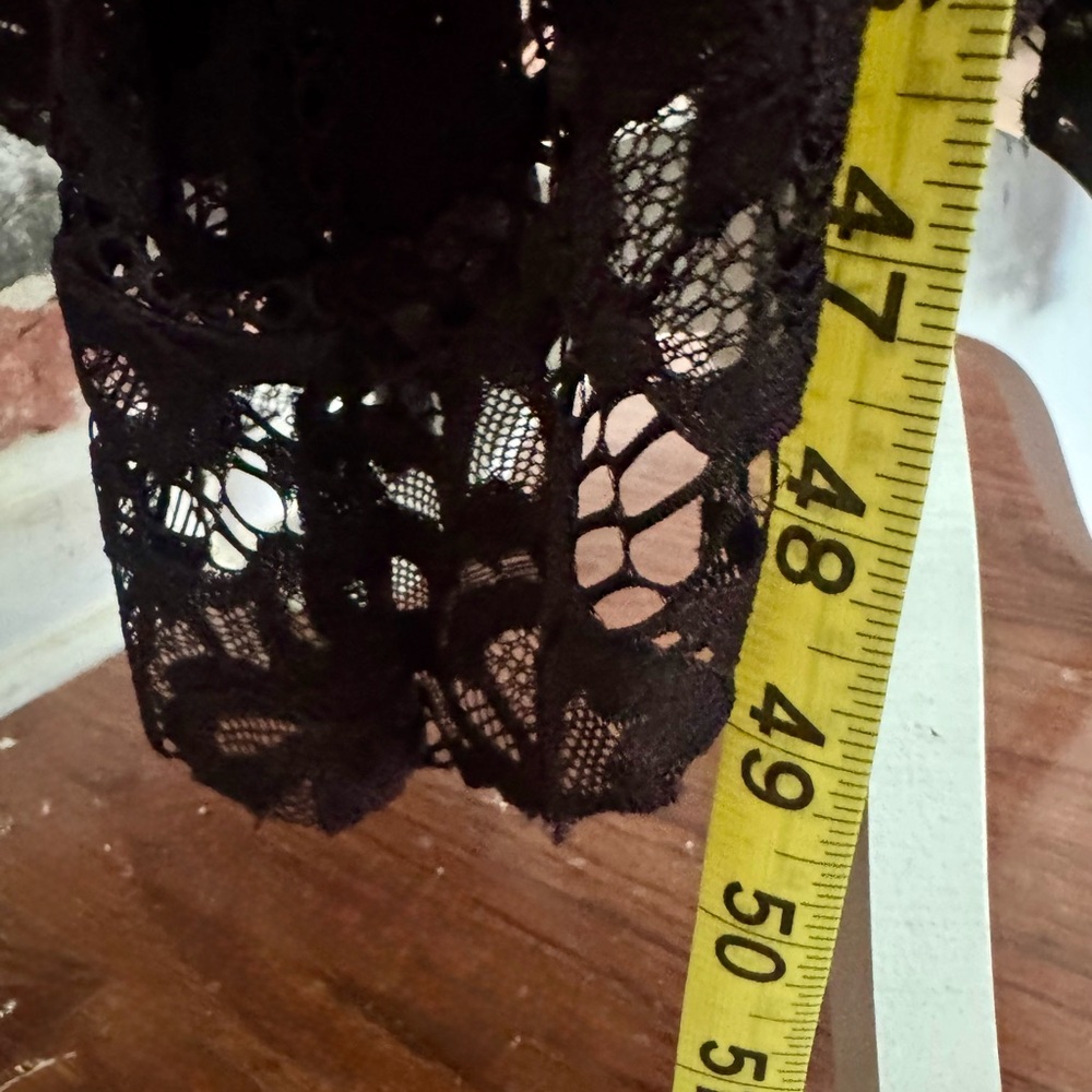 TAYLOR GUC V-neck Eyelet Dress & Handkerchief skirt, Size 10 - Picture 5 of 5
